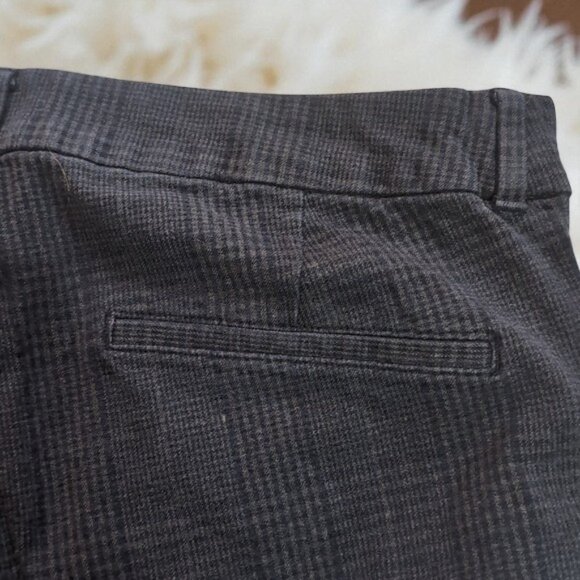 Old Navy Plaid Ankle Length Pants - Picture 4 of 4